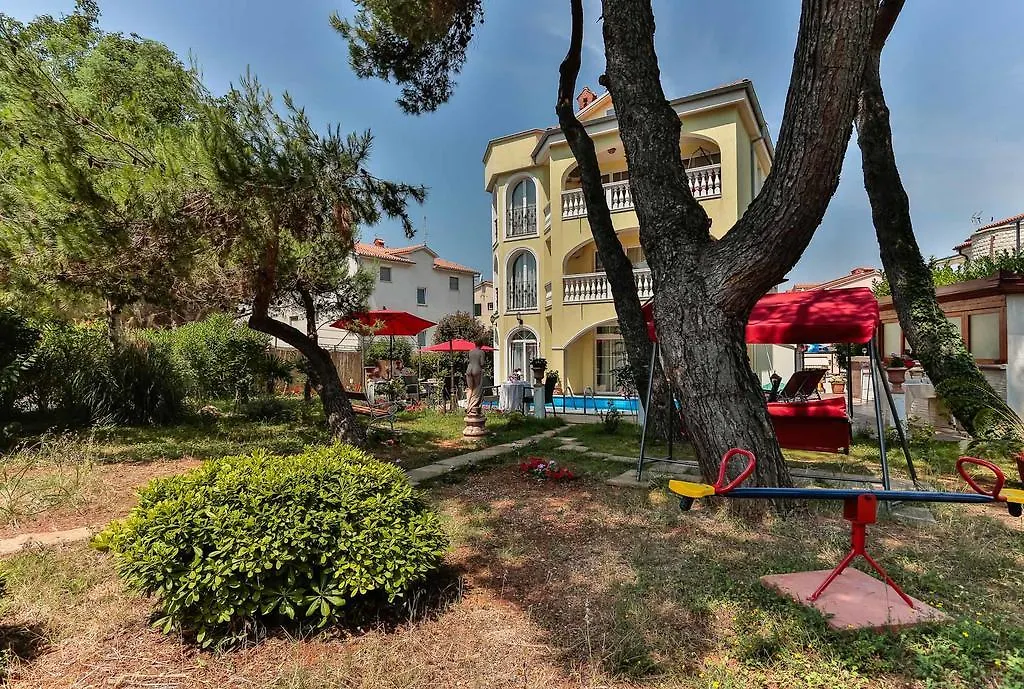 Apartments Dora Medulin 0*,